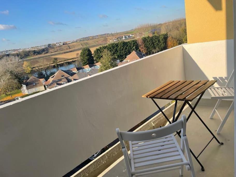 Appartement Neuf Style Architecte Au Calme Compiègne Exteriör bild